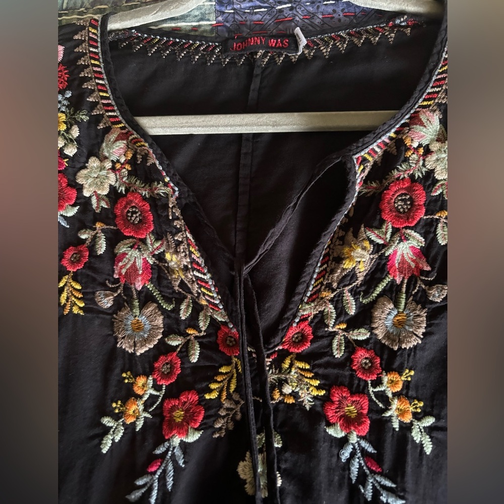 Johnny Was Black Floral Embroidered Tunic